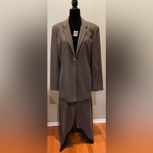 2Pc Valerie Stevens collection, green gray in a size 14 jacket and pants - Picture 2 of 6